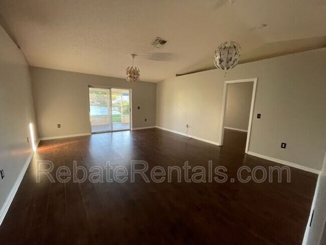 Building Photo - 10538 Lantana Lakes Dr N