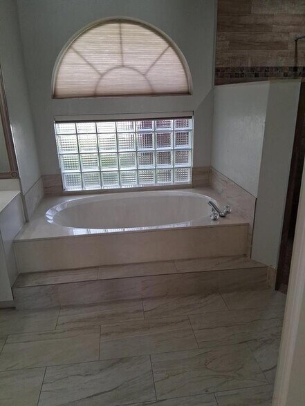 Building Photo - 4863 Chardonnay Dr