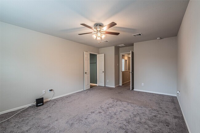 Building Photo - 165 Camelot Pl Ct