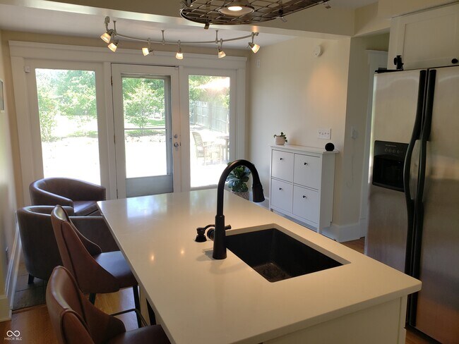 Building Photo - 1914 Commerce Ave