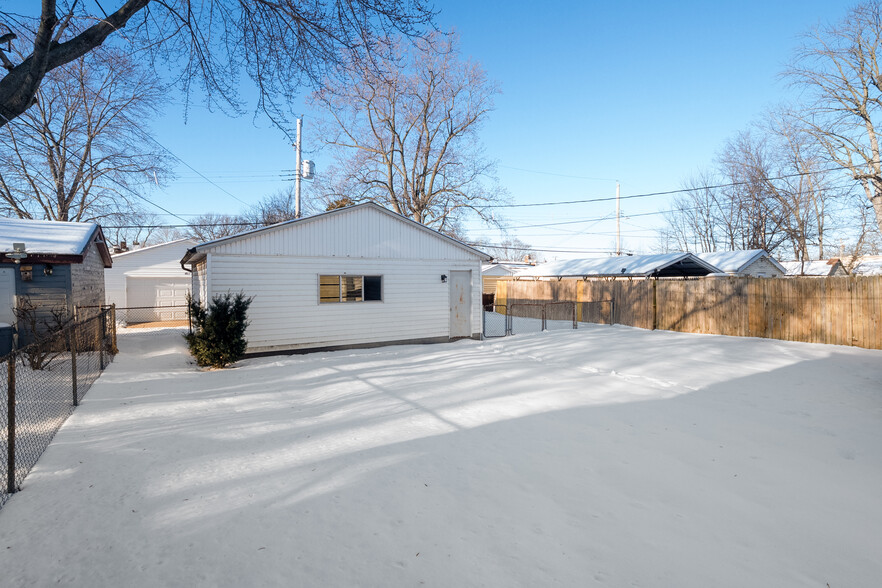 2 Car detached garage - 4818 Austria Ave