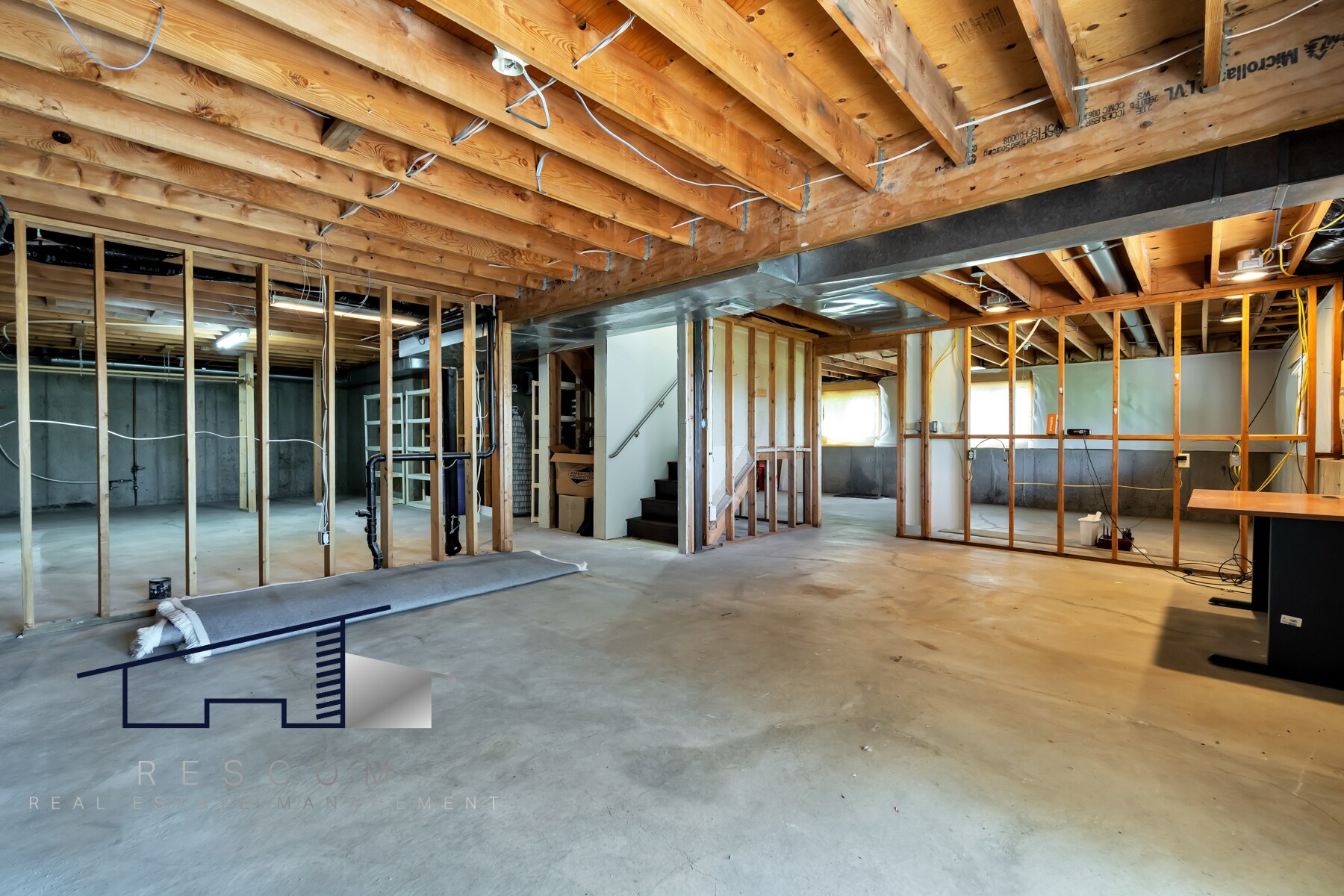 Building Photo - 5091 Ridgedale Dr