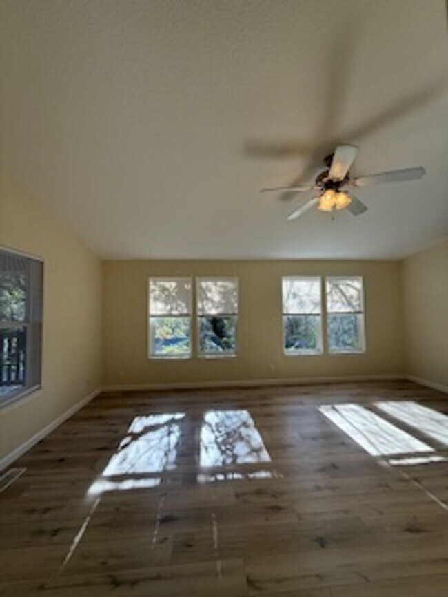 Building Photo - Auburn Cutie