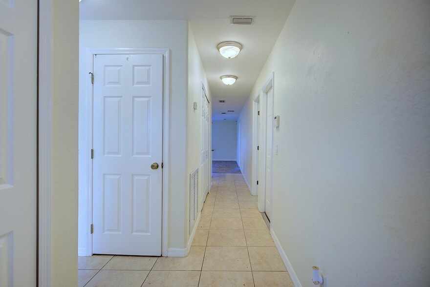 Building Photo - 221 Beech Way NW