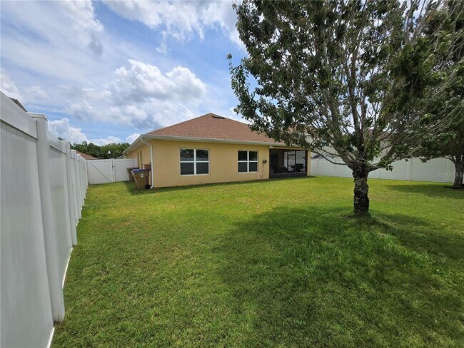 Building Photo - 2246 Waukegan Dr