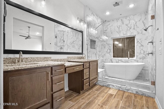 Building Photo - 13757 Villa Vista Ave