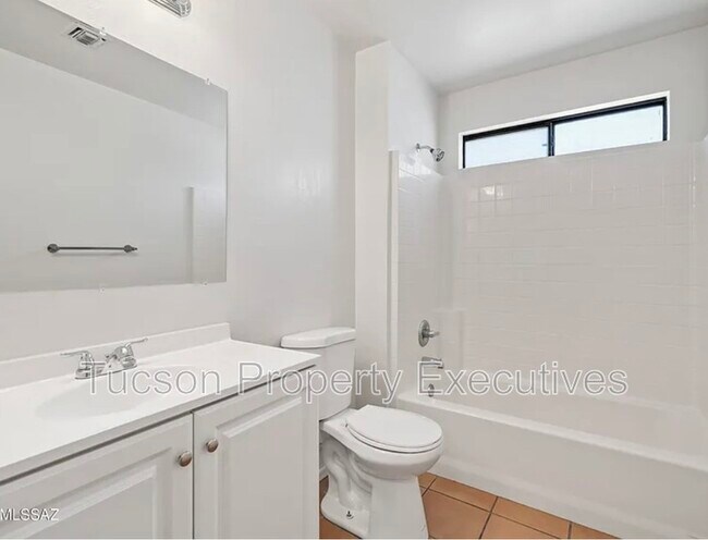 Building Photo - 1107 W Sonora St