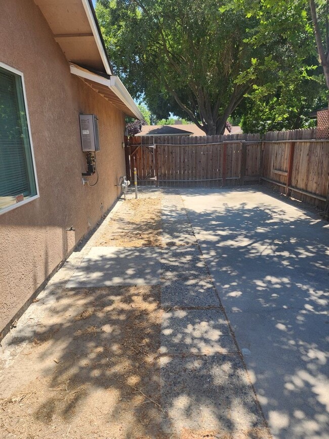 Building Photo - 2025 Durango Ln