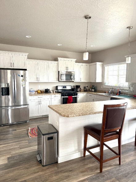 Building Photo - 822 S Aspen Wy