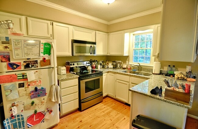 Building Photo - 2516 Foxwood Dr