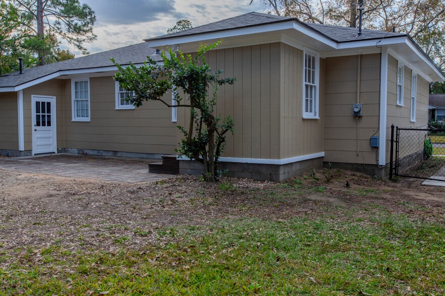 Backyard - 1532 E 53rd St