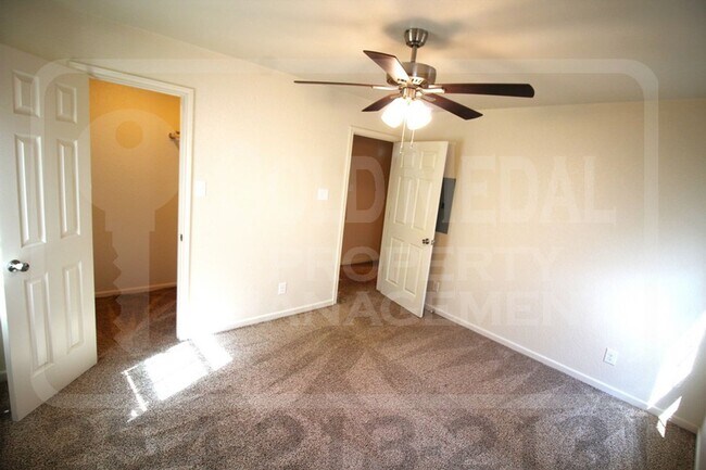 Building Photo - 625 Brook Dr