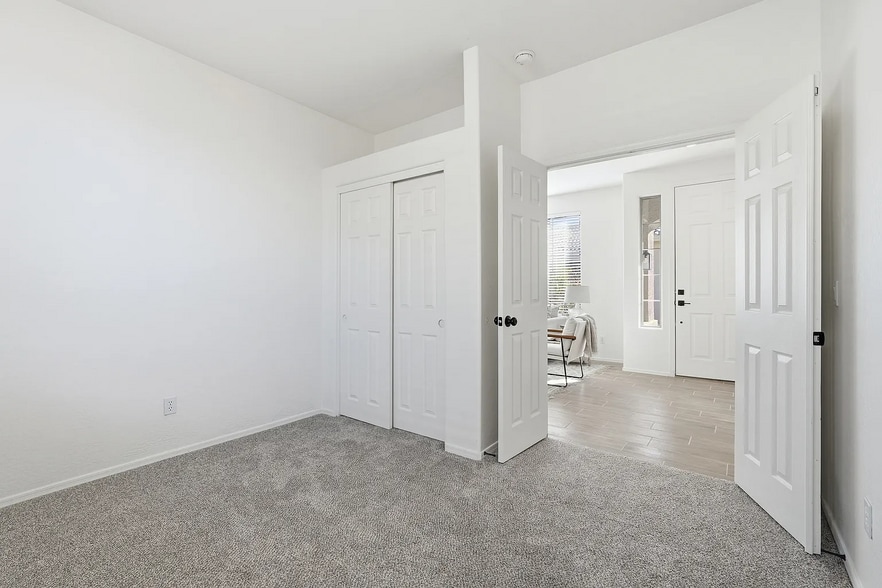 Building Photo - 5185 S Eileen Dr