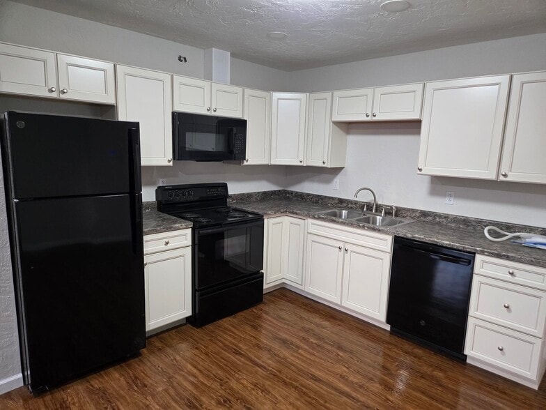 Building Photo - 1357 US-30