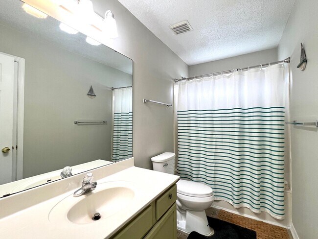 Building Photo - 30 Bay Walk Ct