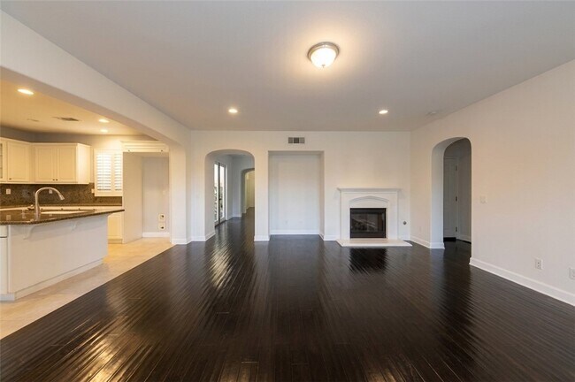 Building Photo - 1318 Swan Loop S