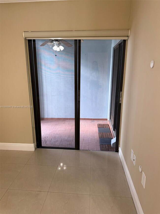 Building Photo - 1300 W 41st St