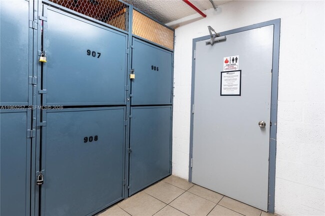 Building Photo - 17011 N Bay Rd