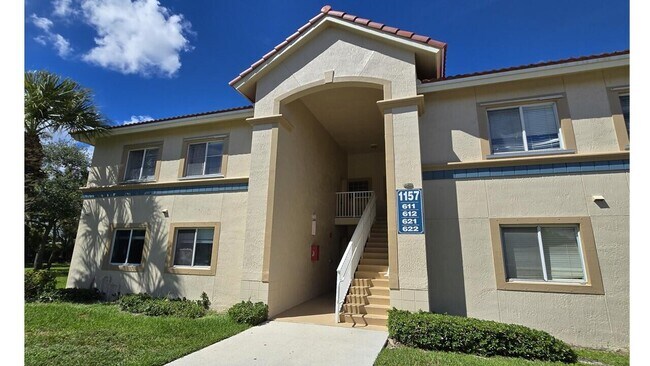 Building Photo - 1157 Golden Lakes Blvd