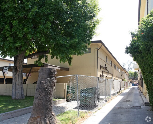 Building Photo - 7438 Haskell Ave