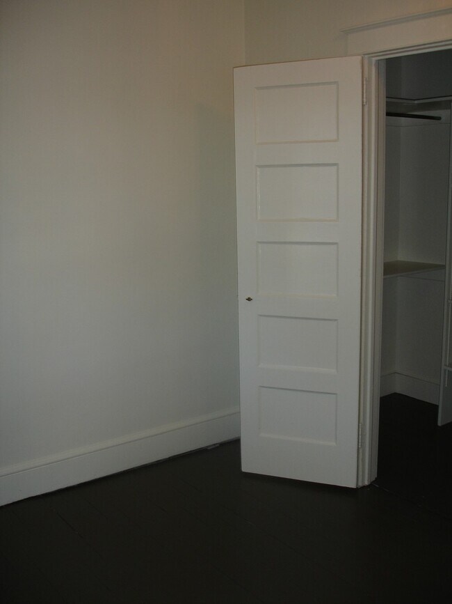 Building Photo - 1405 Oregon Pike