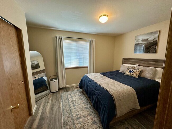 Building Photo - ***PENDING APPLICATIONS***3 Bed/2 Bath Qui...