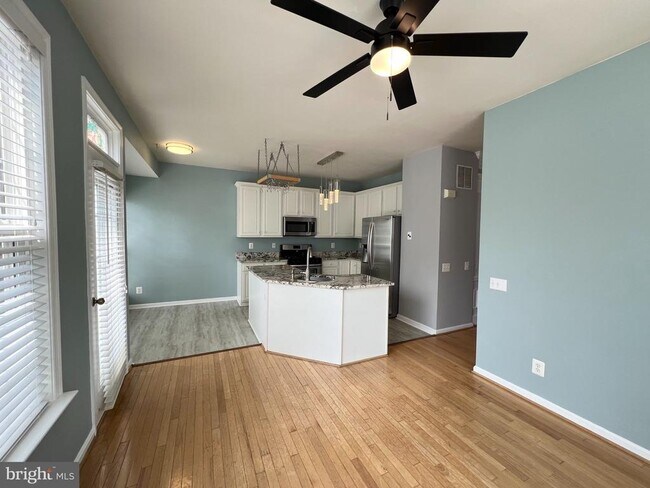 Building Photo - 22464 Maison Carree Square