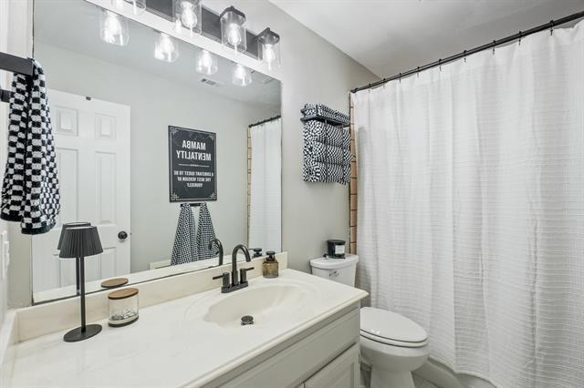 Building Photo - 208 Wellington Oaks Pl