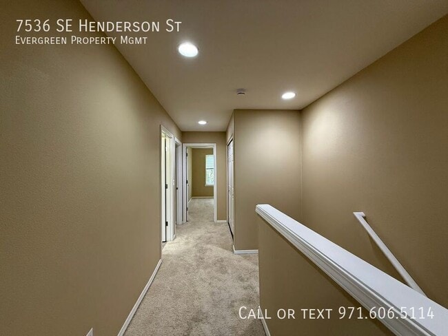Building Photo - 7536 SE Henderson St