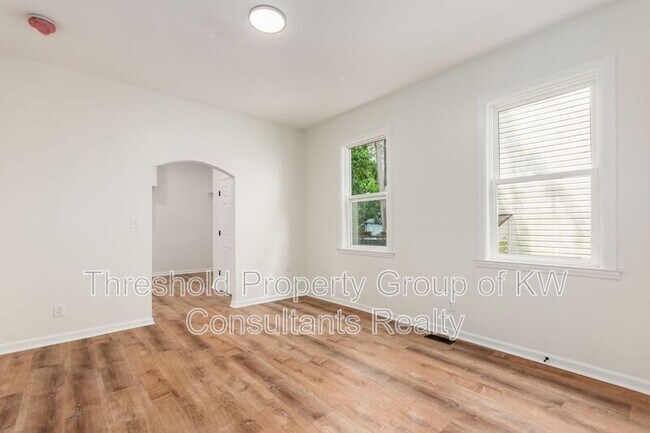 Building Photo - 865 Old Leonard Ave