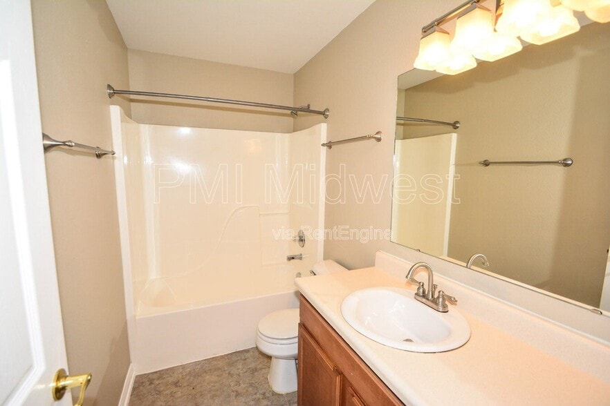 Building Photo - 1994 Falcon Ct