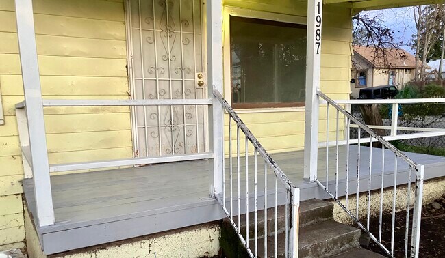 front porch 6 x 16 - 1987 Gray Street