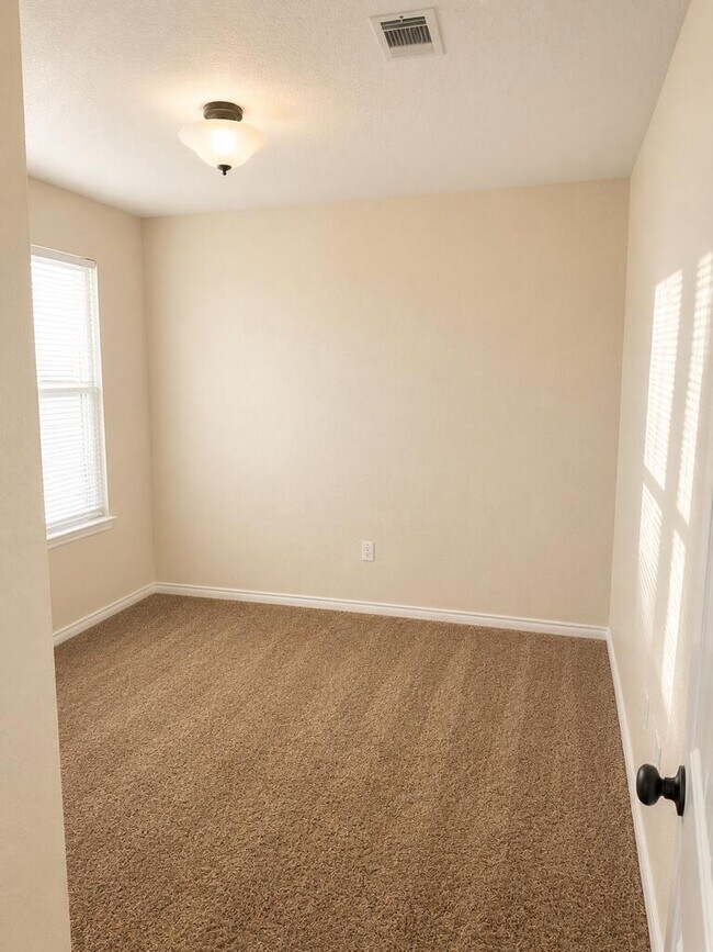 Building Photo - 907 Copus Ave