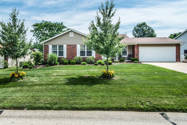 Building Photo - 1620 Dahlia Ct