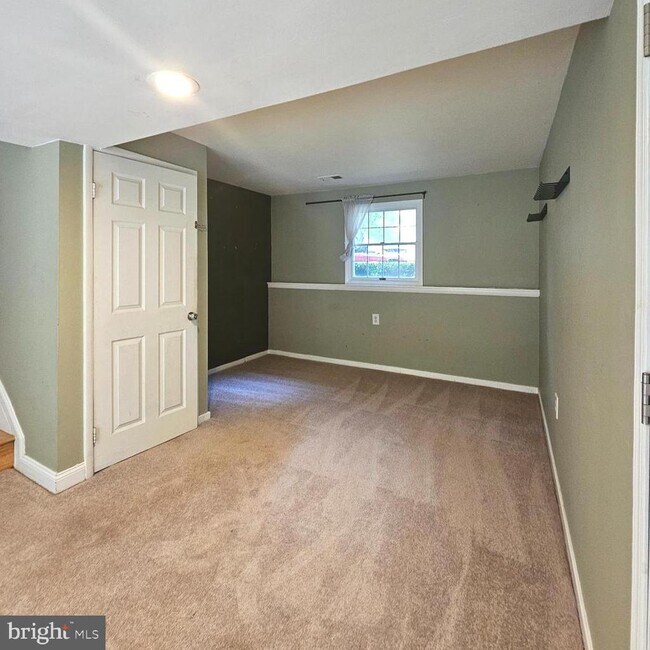 Building Photo - 2509 Foxcroft Way