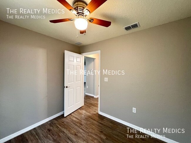 Building Photo - 5312 NW 6th Pl