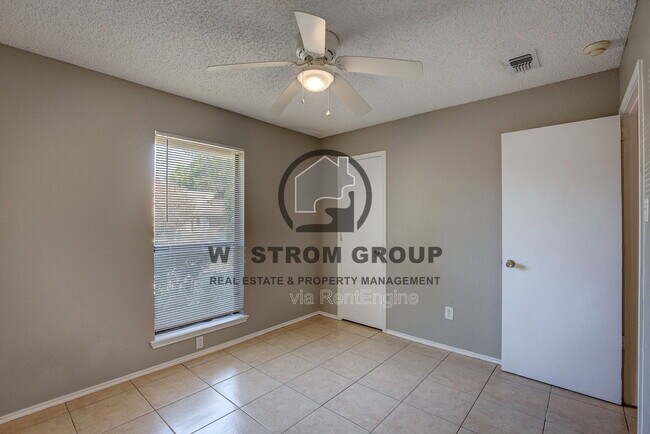 Building Photo - 420 Revolution Ln