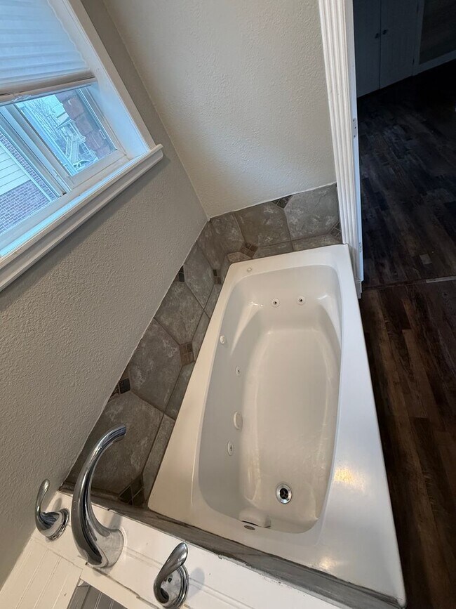 Building Photo - 529 S Dakota St