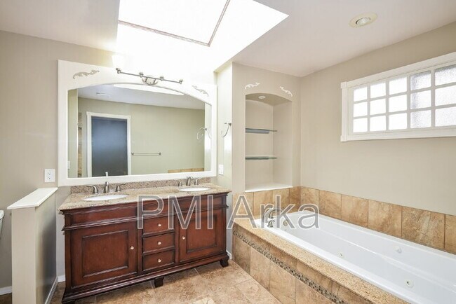 Building Photo - 24809 SE 37th Pl