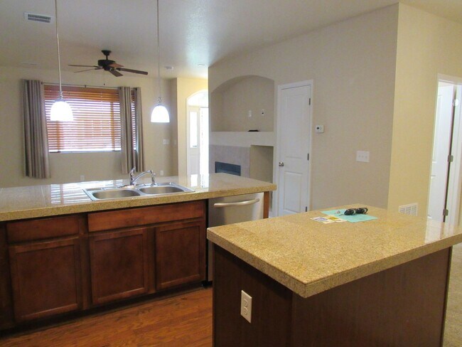 Building Photo - Immaculate Upscale Townhome in fantastic location in Arvada