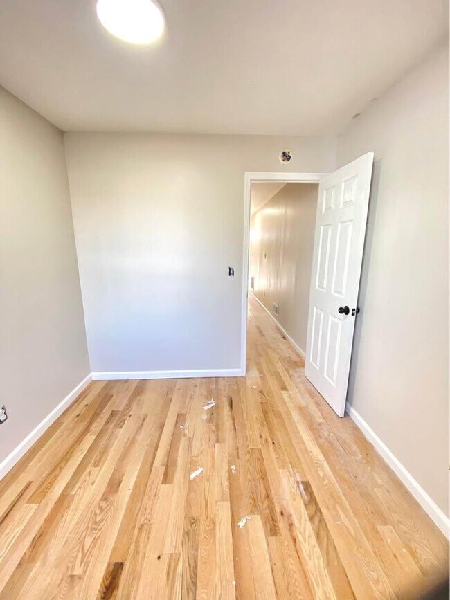 Building Photo - 2512 E Fayette St