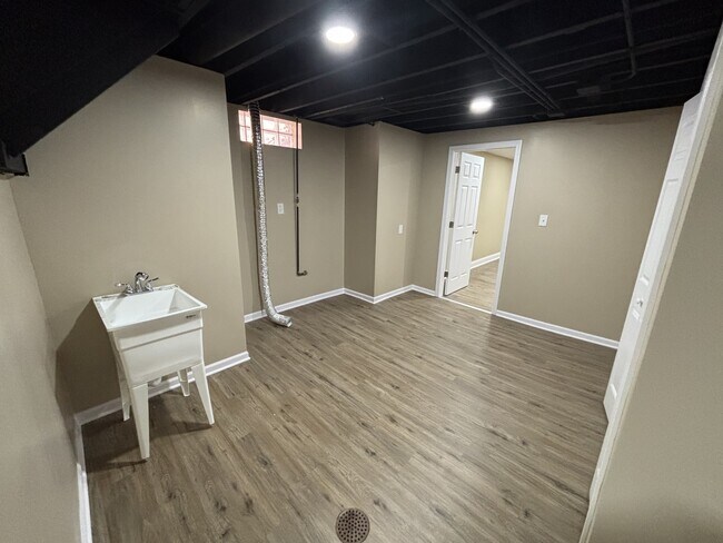 Building Photo - 346 Richard Gordon Hatcher Blvd