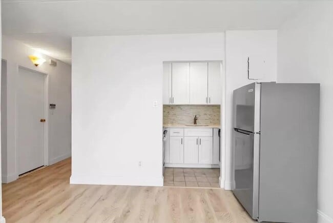 Building Photo - 23-22 30th Rd