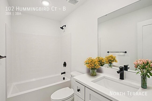 Building Photo - 102 Hummingbird Ct