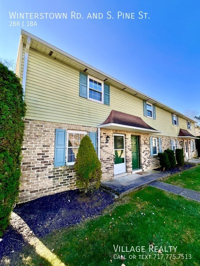 Building Photo - End Unit! New kitchen and flooring! Large ...