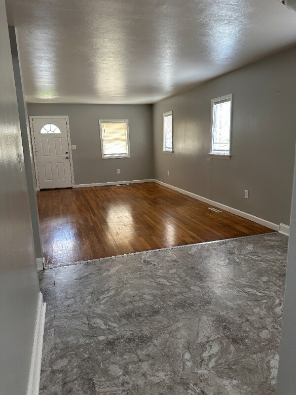 Building Photo - 40 Whitewood Rd
