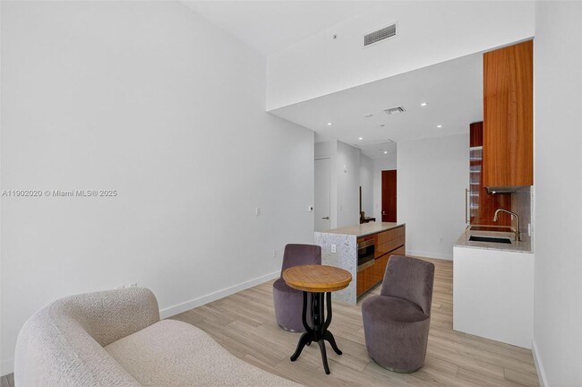 Building Photo - 2655 S Bayshore Dr