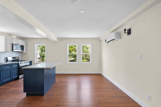 Building Photo - 731 Humboldt St