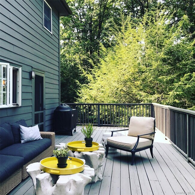 Building Photo - 21 Briarwood Ln