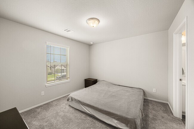 Building Photo - 4608 Mustang Run Dr